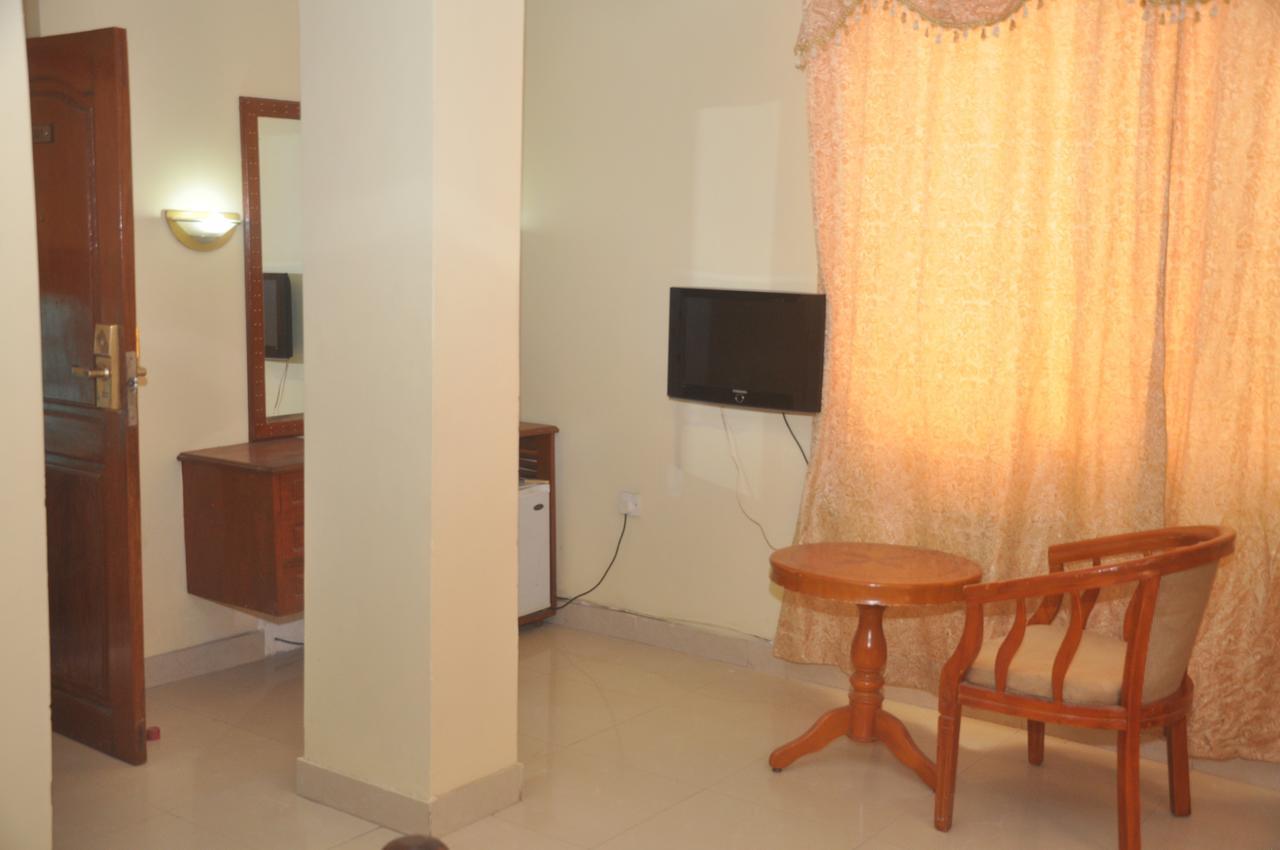 Iris Hotel Dar Es Salaam Esterno foto