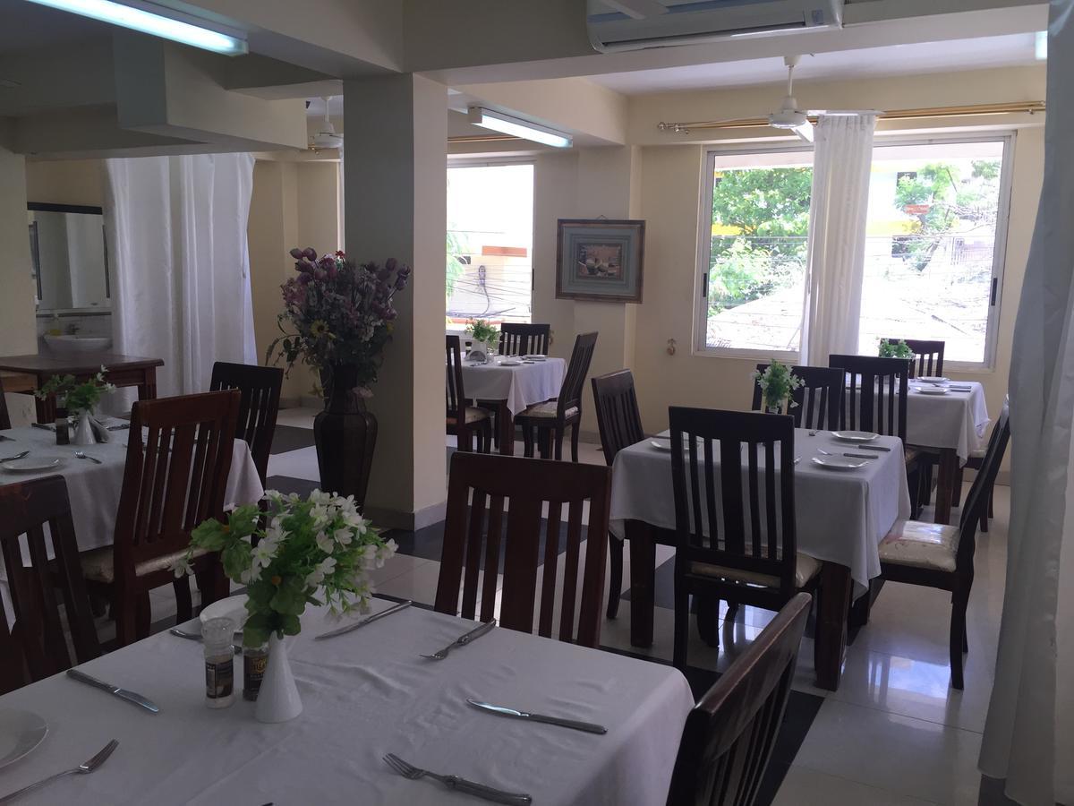 Iris Hotel Dar Es Salaam Esterno foto
