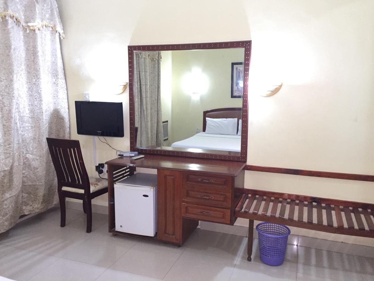 Iris Hotel Dar Es Salaam Esterno foto