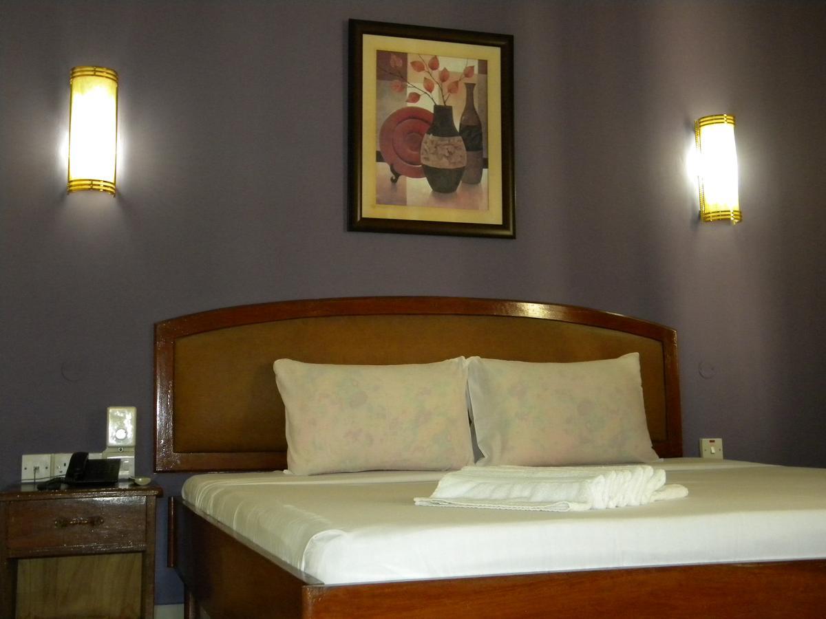 Iris Hotel Dar Es Salaam Esterno foto