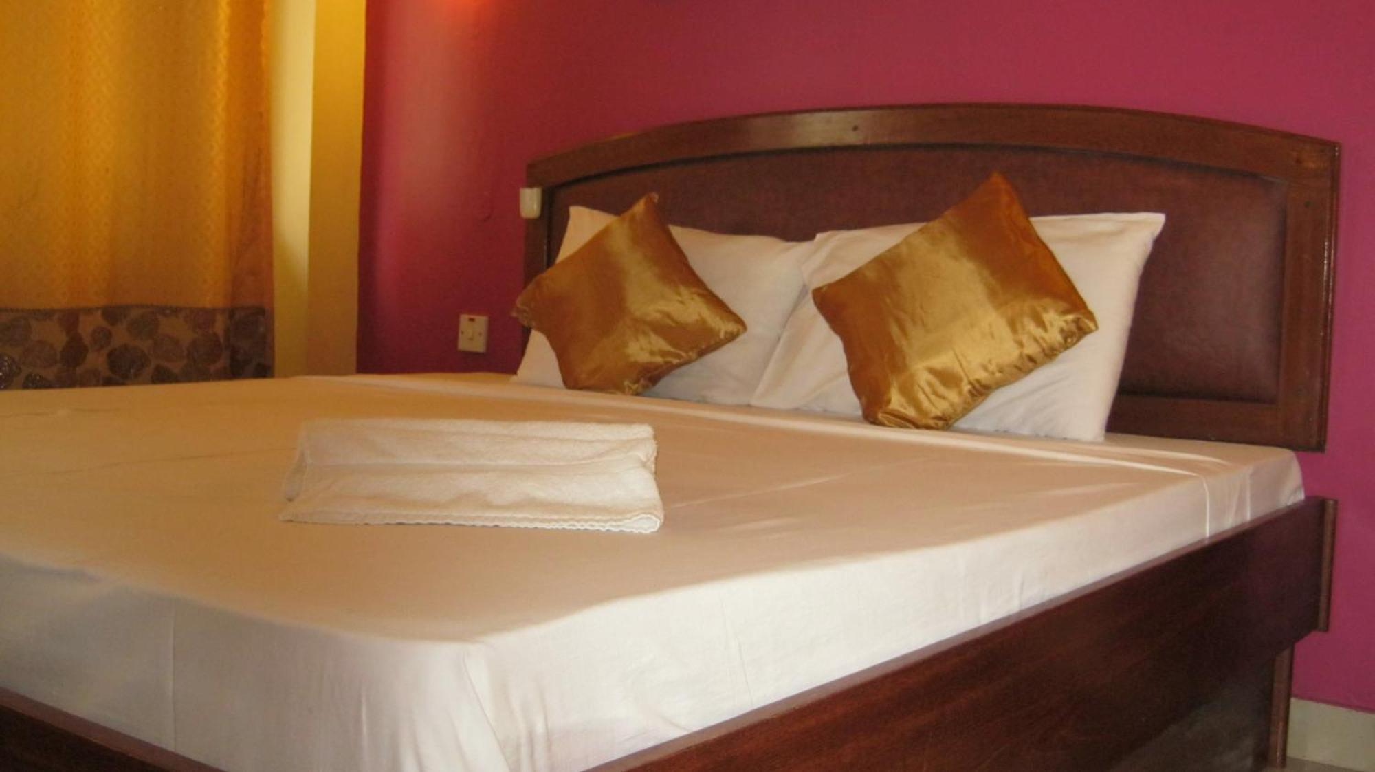 Iris Hotel Dar Es Salaam Esterno foto