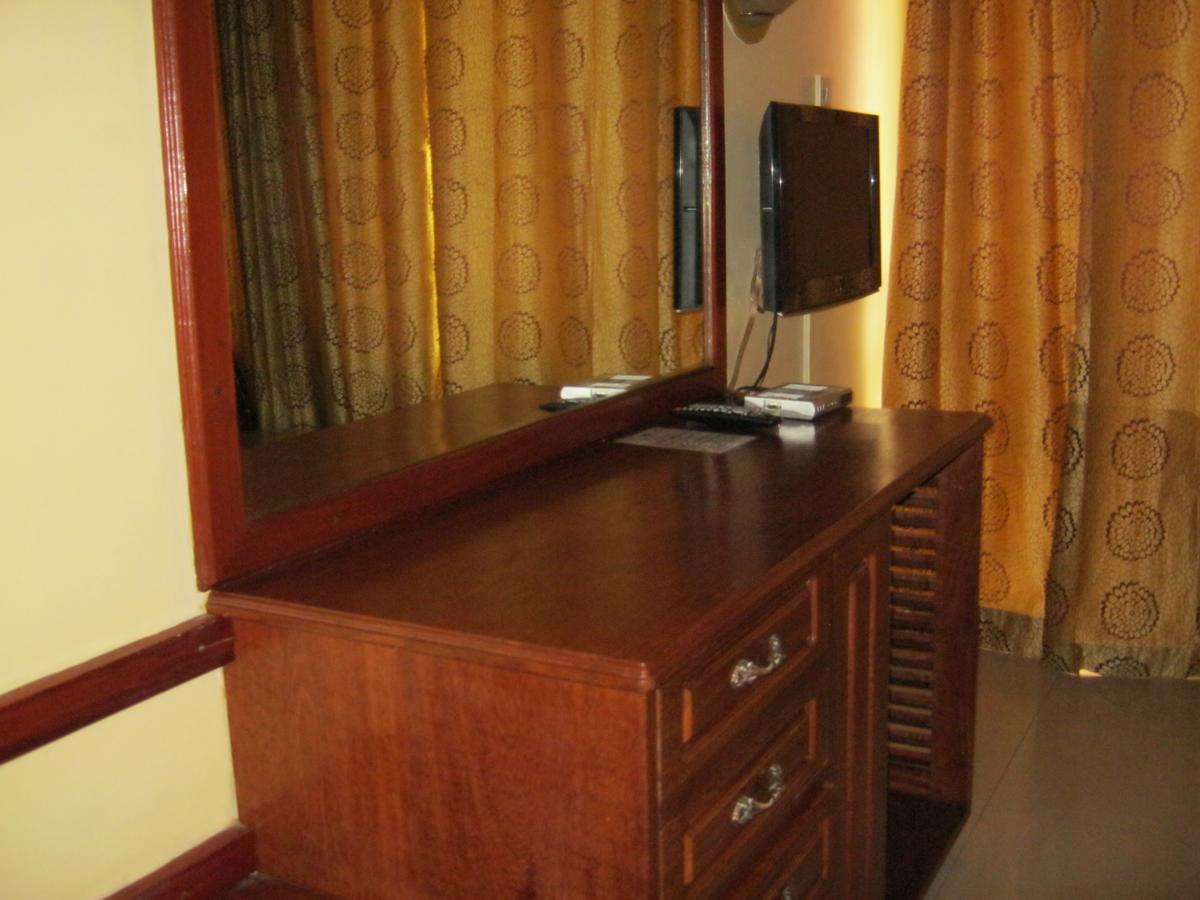 Iris Hotel Dar Es Salaam Esterno foto