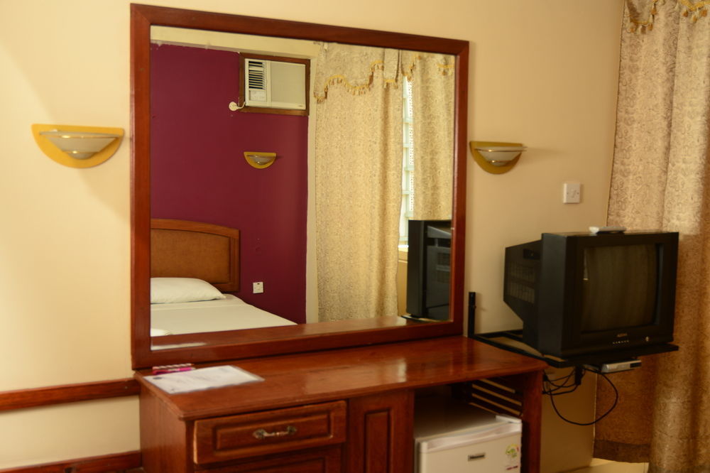 Iris Hotel Dar Es Salaam Esterno foto
